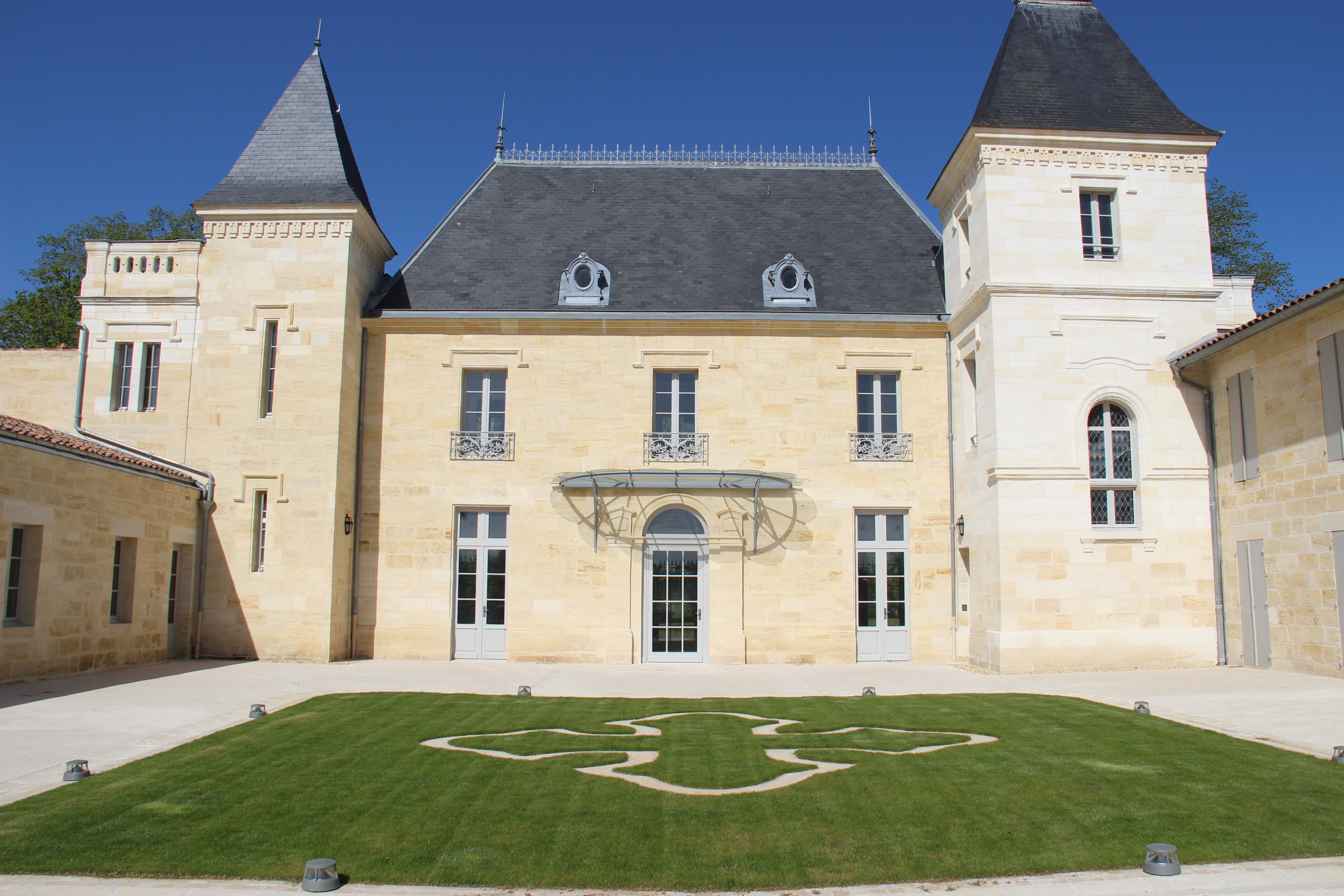 Châteaux Moncets & Chambrun